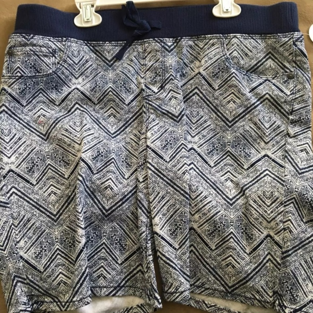 Arizona girls plus Bermuda shorts size 18 1/2.